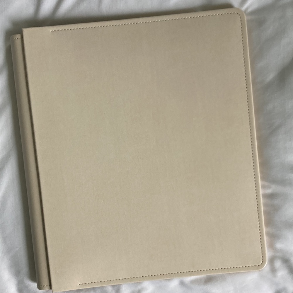 Creative Memories Cream Scrapbook Includes 15 Pages and 15 Page Protectors